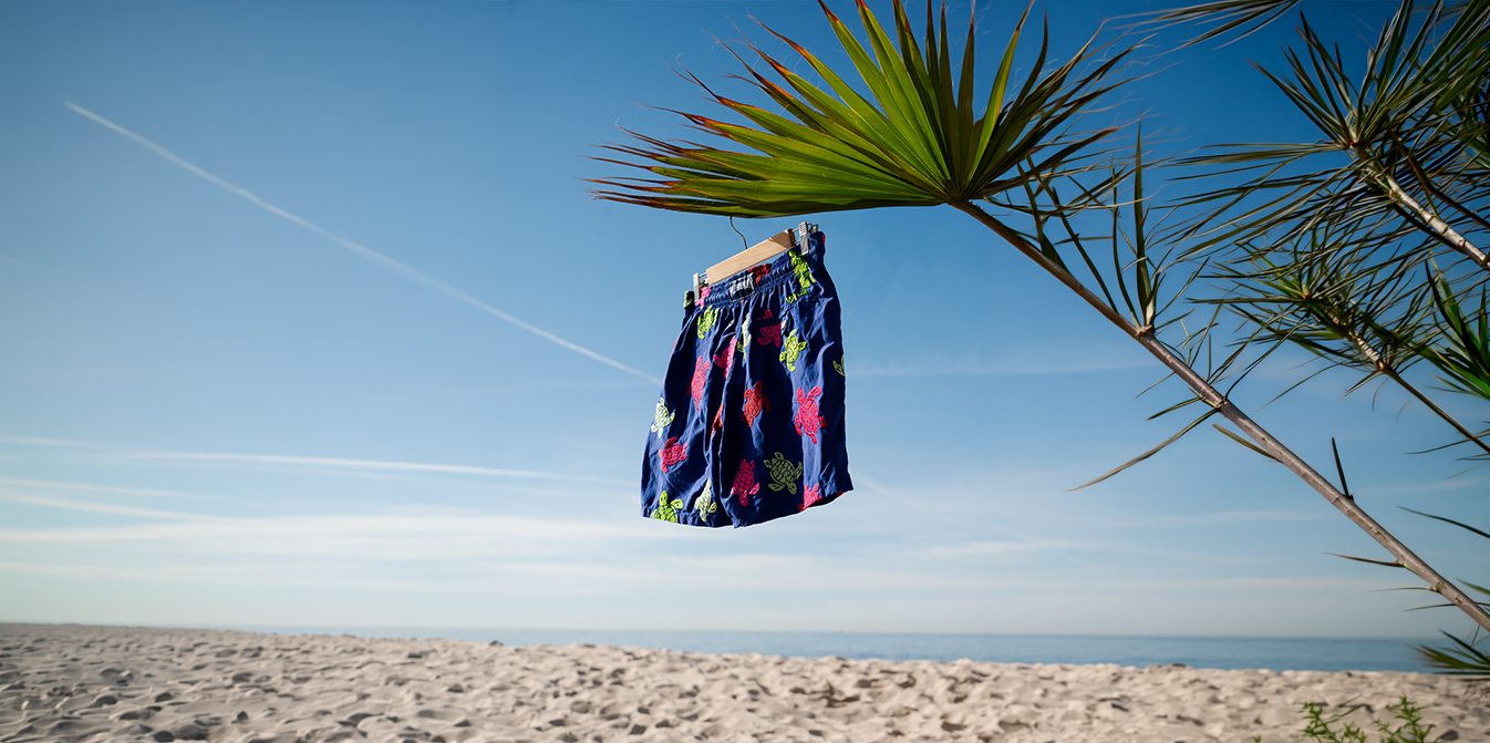 Blog yazısı 2026 Erkek Deniz Şortu Trendleri: Renk, Desen ve Kalıp Rehberiiçin resim